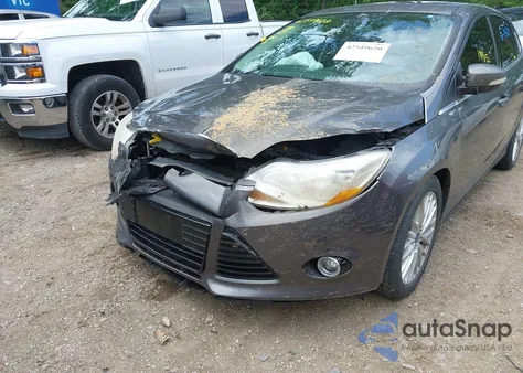 2014 Ford Focus Titanium from USA, damaged, VIN 1FADP3J25EL154679